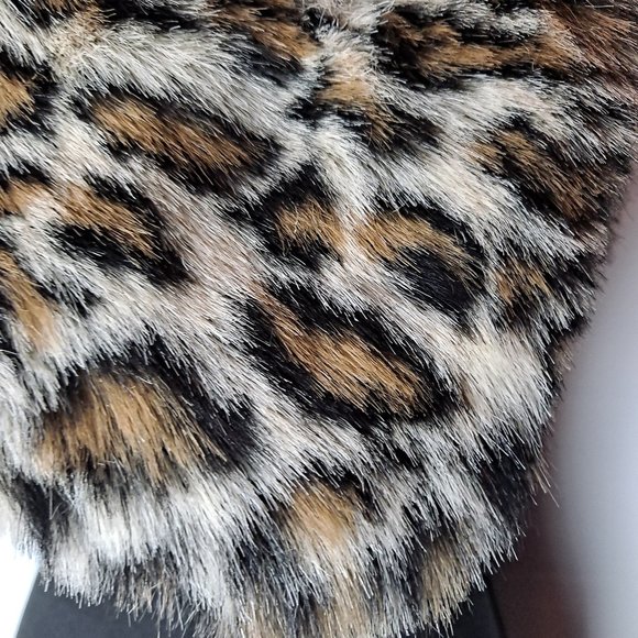 Faux Leopard Scarf - Picture 5 of 6